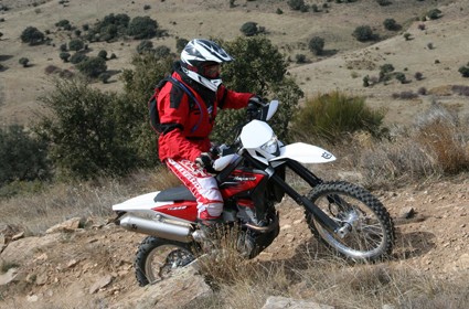 Prueba Husqvarna TE449 2012. Suavidad y potencia en tus manos.