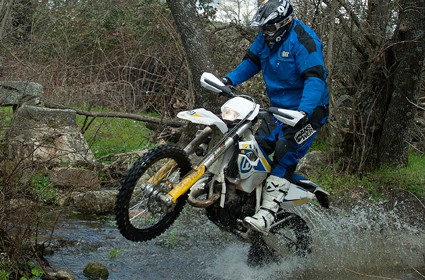 Prueba Husqvarna TE125 modelo 2014. Cazagigantes.