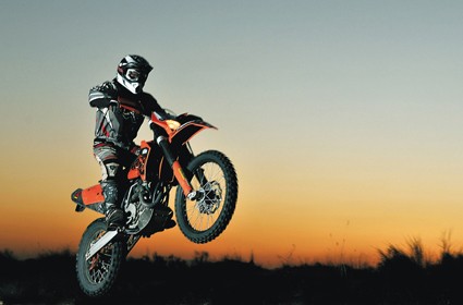 Pilotaje de enduro.  ¿Salto de altura o de longitud? Correcciones en el aire