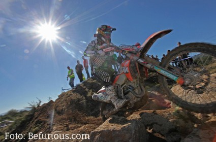 ¿Quieres mejorar tu conducción sobre asfalto? Practica enduro.