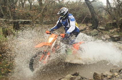 Prueba KTM 450EXC-F. Nuevos aires para seguir en la cima.