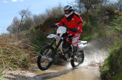 Prueba Husqvarna TE 310. La tremenda eficacia del equilibrio.