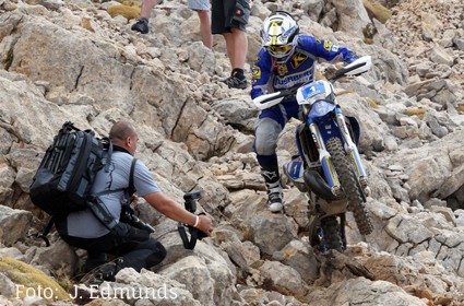 ¿Quieres mejorar tu conducción sobre asfalto? Practica enduro.