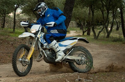 Prueba Husqvarna TE125 modelo 2014. Cazagigantes.