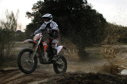 Prueba KTM 530  EXC 2010. El poder en tus manos.